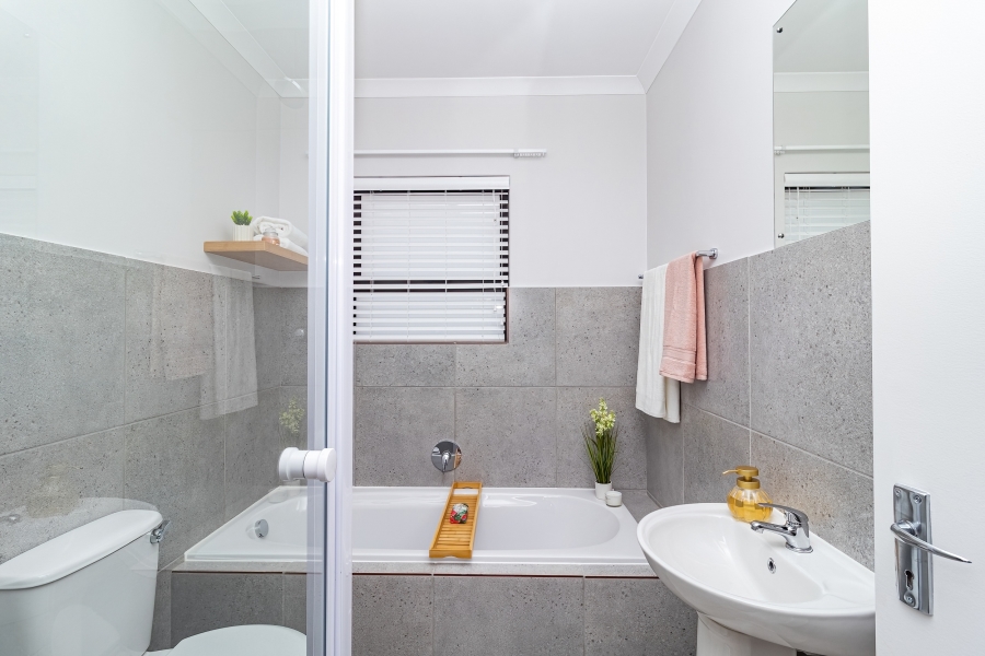 3 Bedroom Property for Sale in Stellendale Western Cape